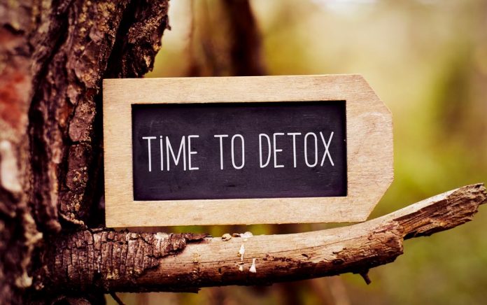 4-Things-You-Need-To-Detox-From-Your-Life-ASAP 4 Things You Need to Detox From Your Life ASAP